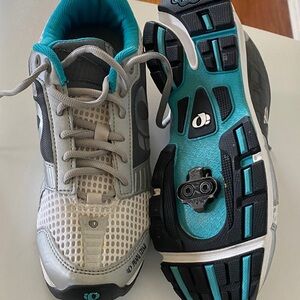Pearl Izumi Women's Cycling Shoes in Teal and Gray